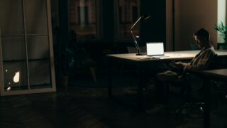 現役コンサルタントの考える【ハードワークと成長の関係性と激務に対する考え方】