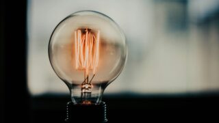 気付くことで人は変われるが、気付くことがこの上なく難しい理由と具体的な対処法。気が付けないという現状を脱するためにできること