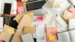 ズボラな部下の特徴と正しいマネジメント方法|動かない理由と対処法を完全解説